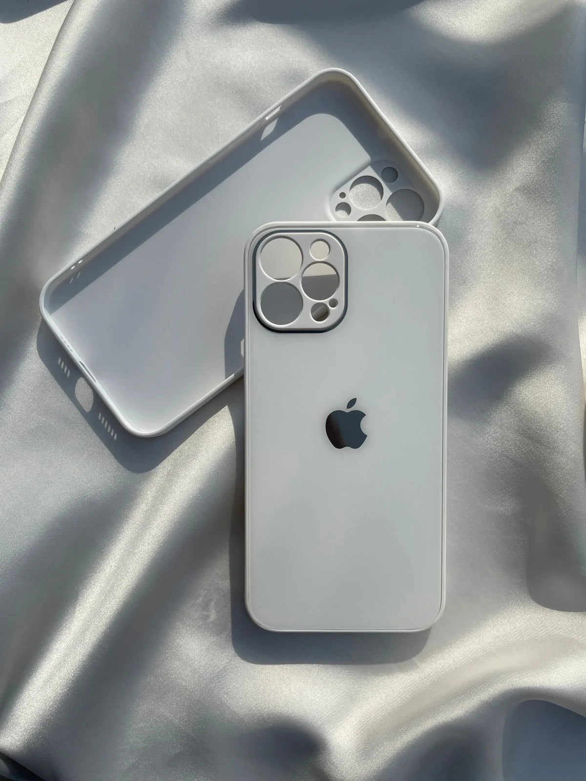 White Glass Case with apple logo
