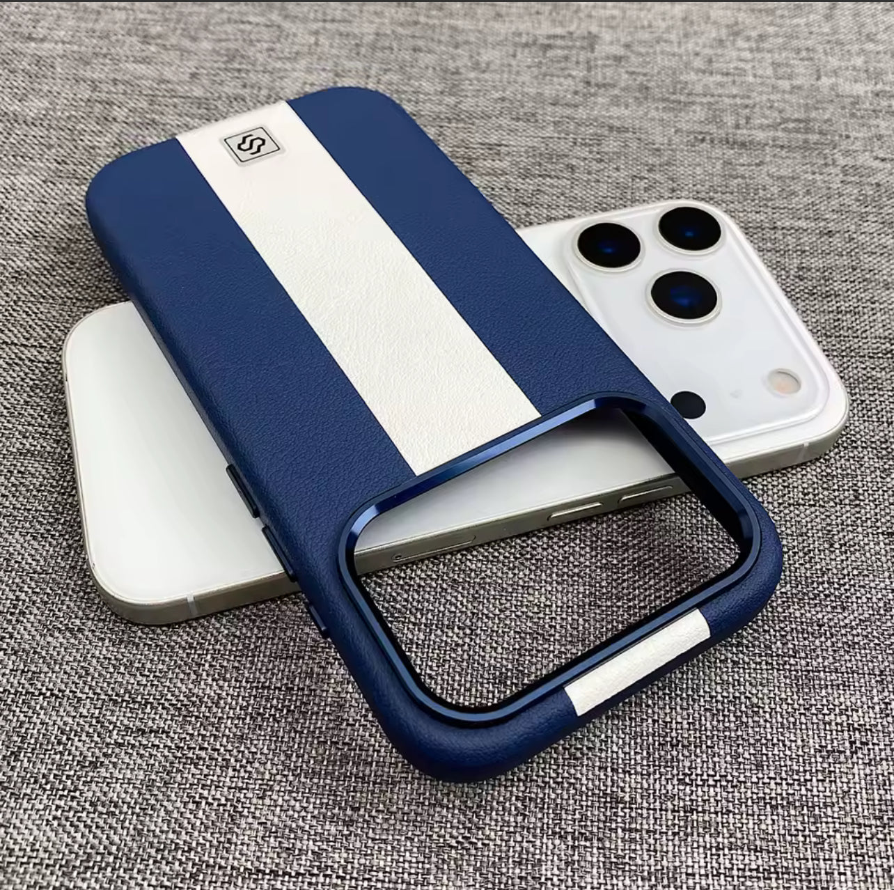 Souvette Dual Shade MagSafe Leather Case