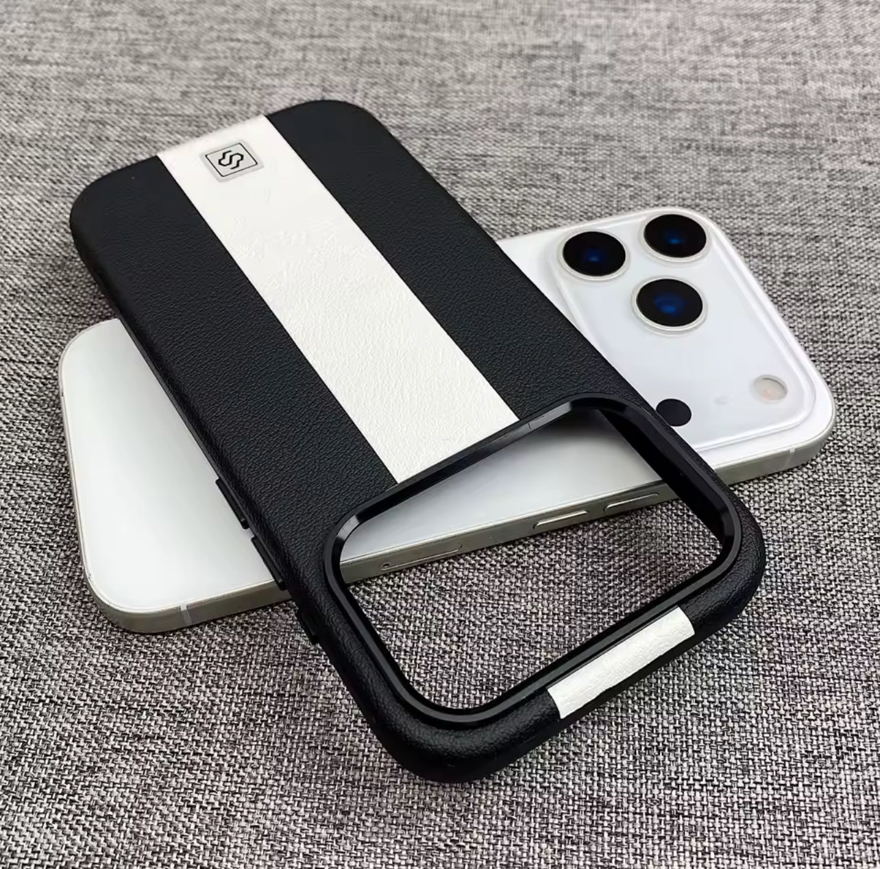Souvette Dual Shade MagSafe Leather Case
