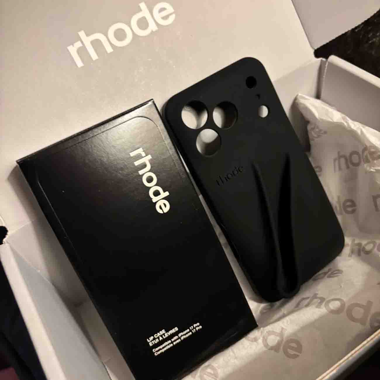 New Rhode LipGloss 💄 Silicone Case With Box 🩶